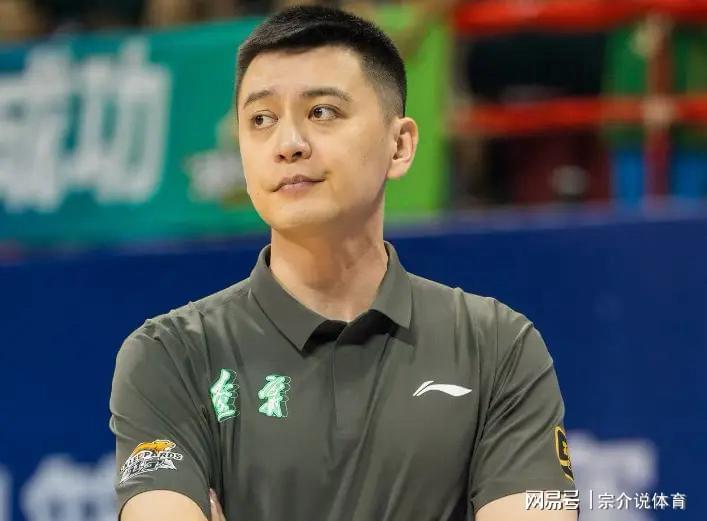 开云真人-杨鸣下课最新下家曝光，爆料两大顶级强队疯狂追逐