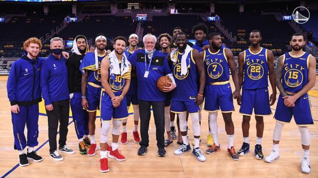 开云真人-真就一人一城呗！勇士主场记分员效力58年终退休