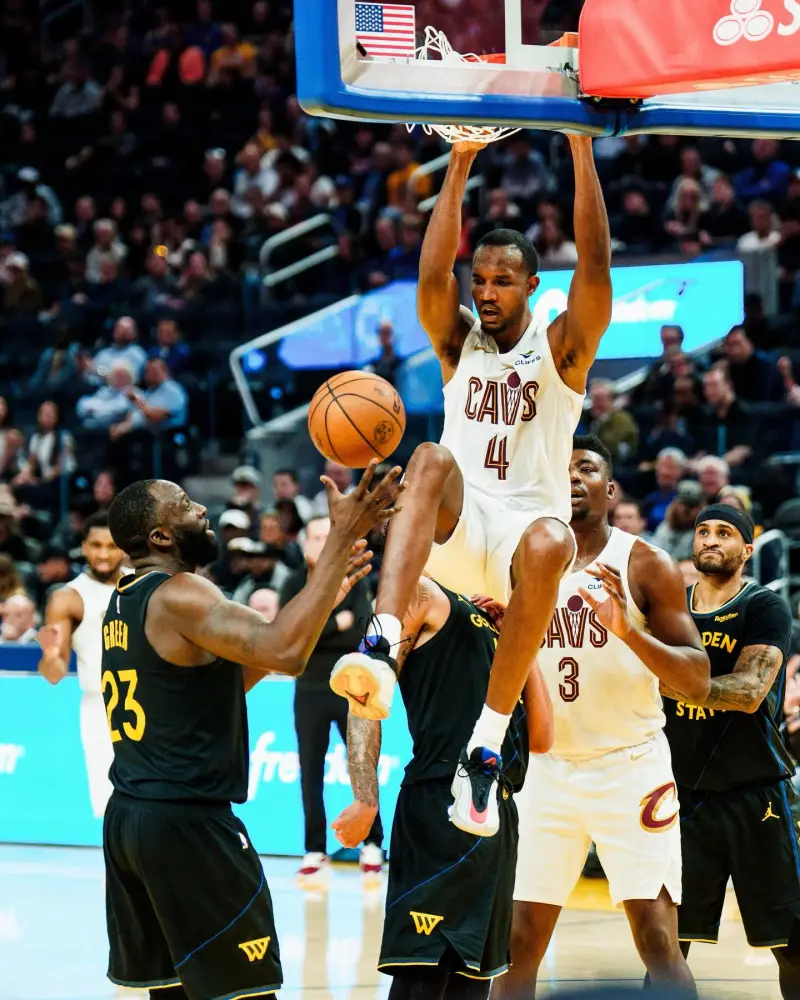 开云体育直播-埃文-莫布利更新Ins晒近期生活&amp;amp;赛场照与球迷分享