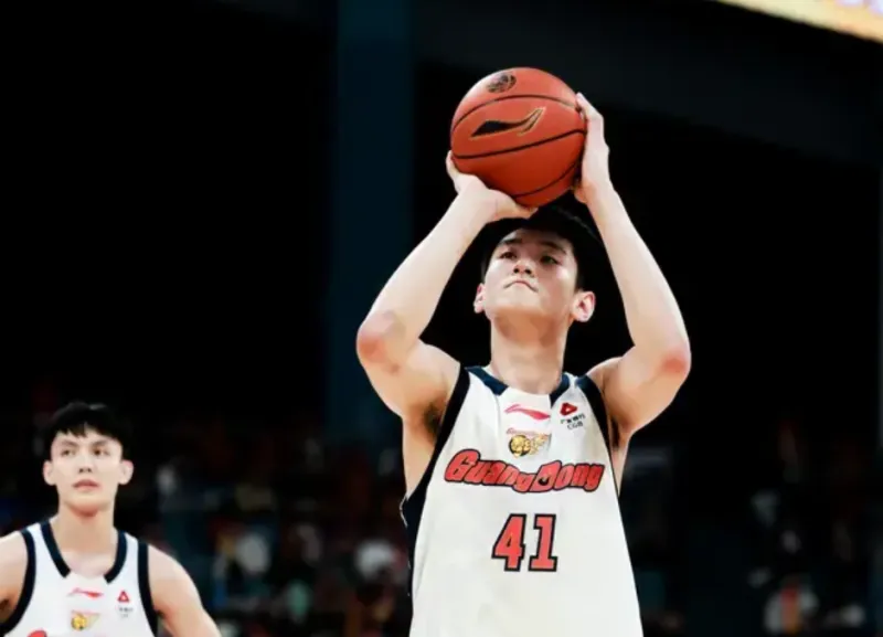 开云体育直播-王洪泽出战14分钟，投篮4中1、罚球6中6得到8分4板2助1盖帽